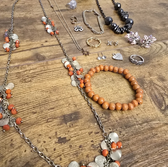 Jewerly Lot Of 15, Necklaces, Pendants, Earrings, Bracelets. Nothing Broken - Picture 3 of 6